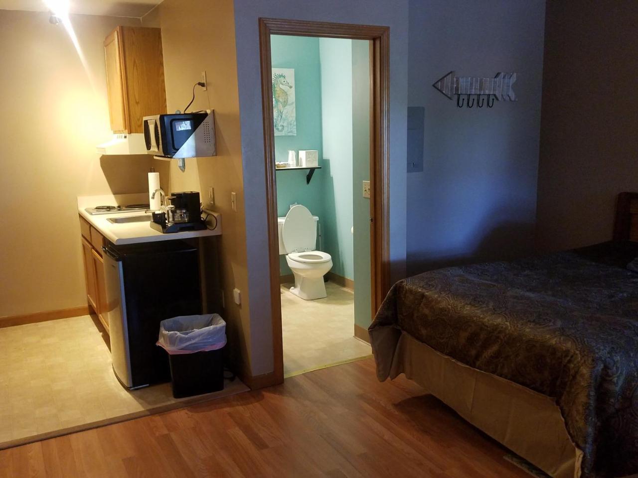 Captain'S Cove Motel And Marina Waterport 外观 照片