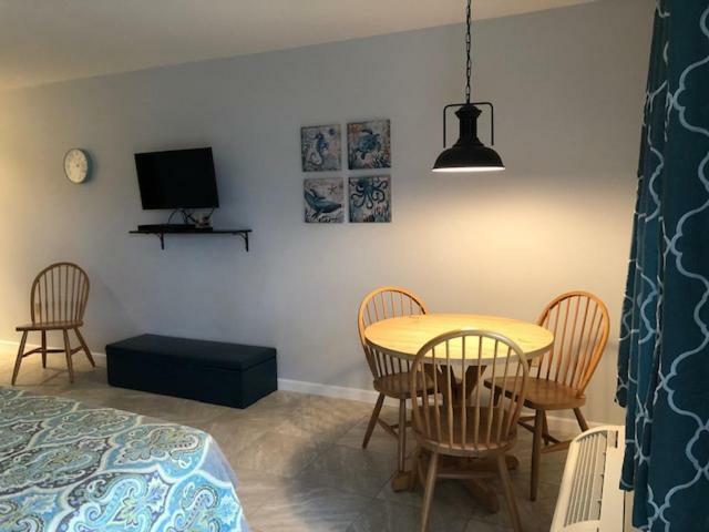 Captain'S Cove Motel And Marina Waterport 外观 照片